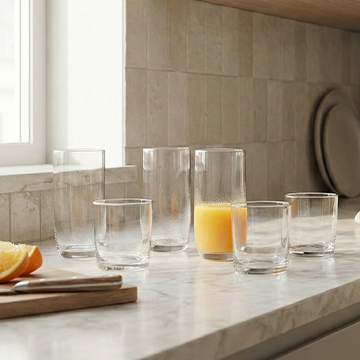 كاسات مياه وعصير 