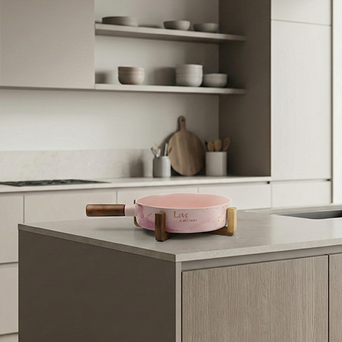 مقلاة بورسلين رخامي بحامل خشبي